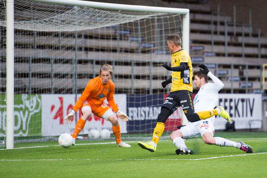 Elfsborgs Lasse Nilsson skjuter utanför