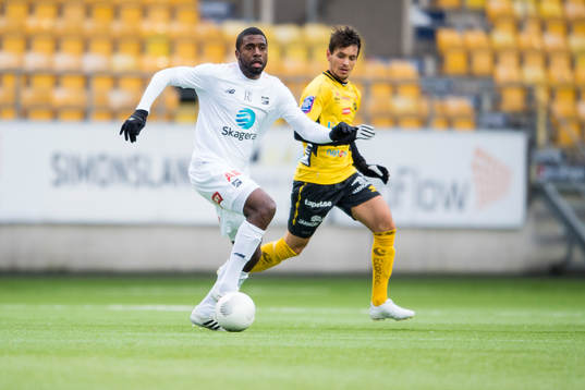 Odds Oliver Occean med Elfsborgs Liridon Gashi i bakgrunden