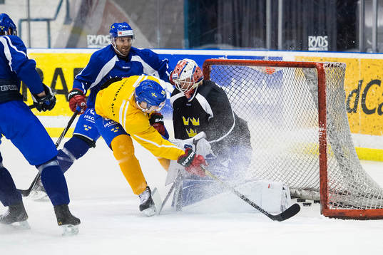 Johan Sundström och målvakt Viktor Fasth