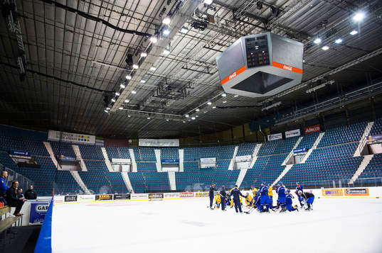 Spelarna samlas på Hovet