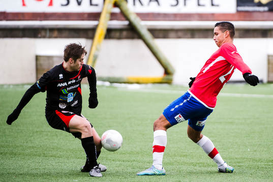 Trollhättans Andreas Schmidt och Örgrytes Chris Cortez