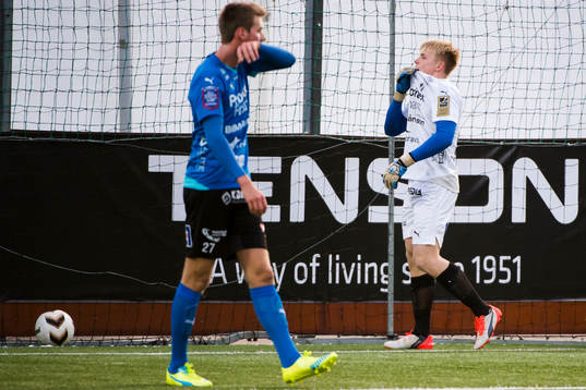 Halmstads Marcus Johansson och målvakt Isak Pettersson