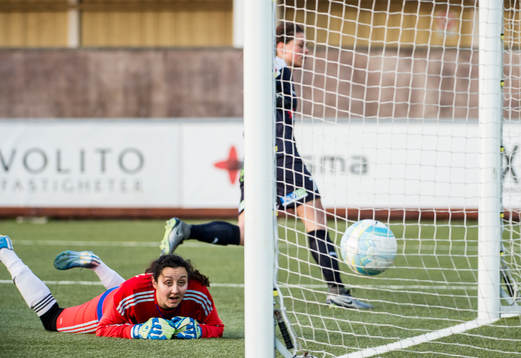 Fortuna Hjørrings målvakt Trine Jensen deppar
