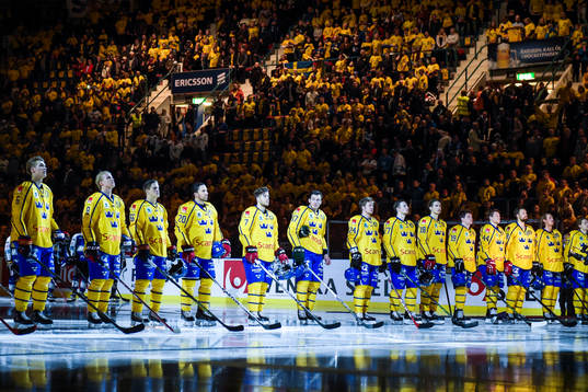 Sveriges spelare före landskampen i ishockey mellan