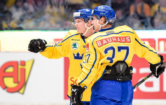 Sveriges Patrik Zackrisson och John Norman jublar