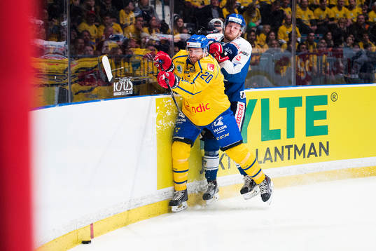 Sveriges Joel Lundqvist och Finlands Tommi Kivistö