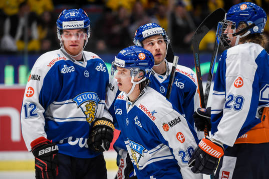Finlands Sebastian Aho jublar