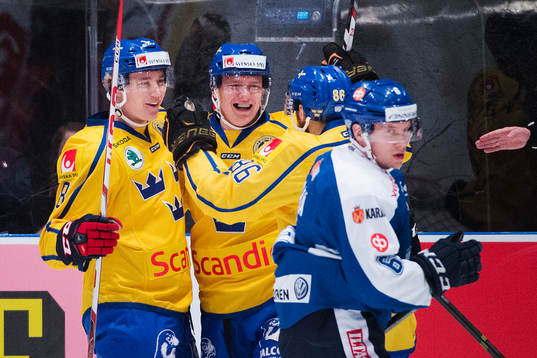 Sveriges Patrik Zackrisson (m) jublar med John Norman (tv)
