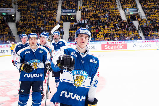 Finlands Sebastian Aho jublar