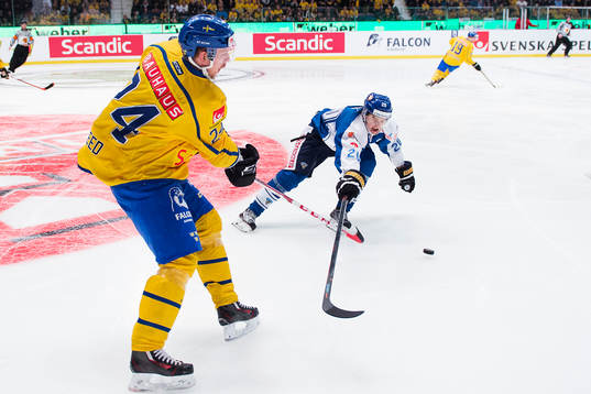 Sveriges Tim Heed och Finlands Sebastian Aho