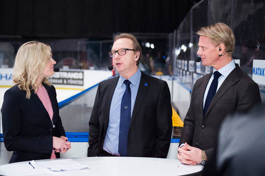 s Ida Björnstad och Niklas Wikegård intervjuar
