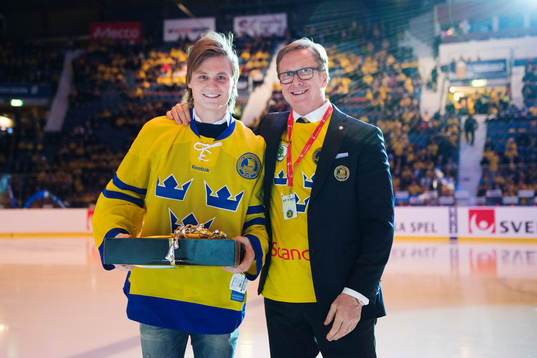 '160213 Anton Karlsson hyllas för att ha spelat flest
