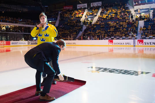 '160213 Anton Karlsson hyllas för att ha spelat flest