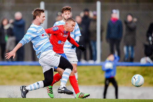Helsingörs Morten Bertolt och Helsingborgs h/under en