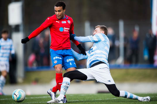 Helsingborgs Matthew Rusike och Helsingörs Andreas Holm