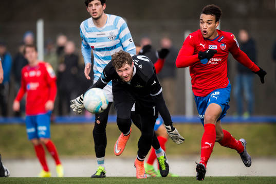 Helsingörs målvakt Mikkel Bruhn och Helsingborgs Matthew