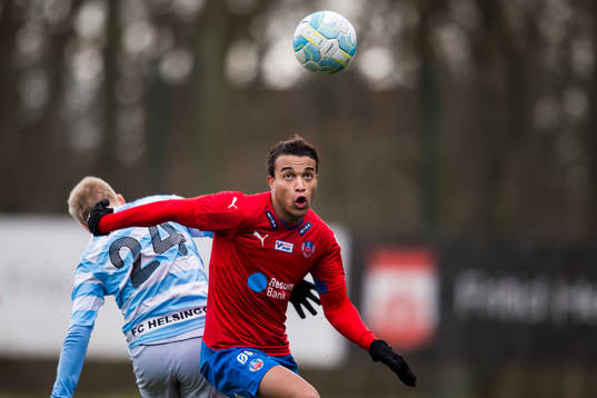 Helsingborgs Matthew Rusike och Helsingörs Mads Aaquist