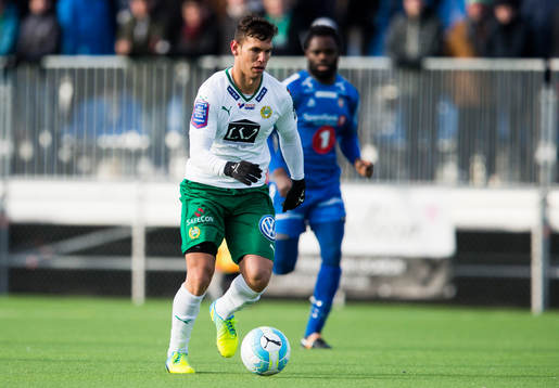 Hammarbys Alexssander Medeiros de Azeredo med bollen