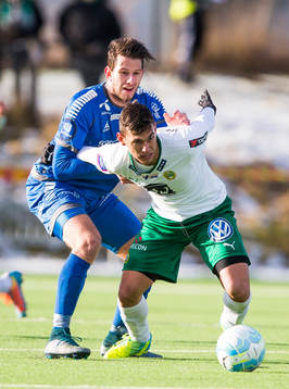 Tromsös Magnus Andersen försöker stoppa Hammarbys
