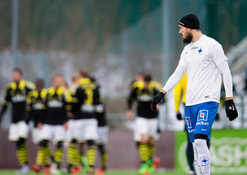 Norrköpings Emir Kujovic ser deppig ut