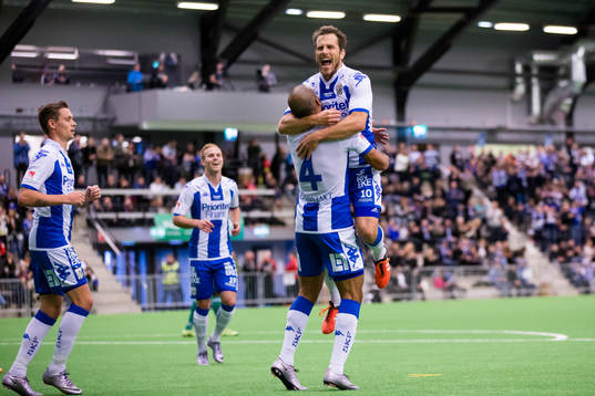 IFK Göteborgs Tobias Hysén jublar ihop med Haitam Aleesami