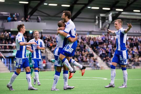 IFK Göteborgs Tobias Hysén jublar ihop med Haitam Aleesami