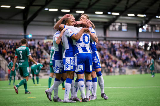 IFK Göteborgs Tobias Hysén omfamnas