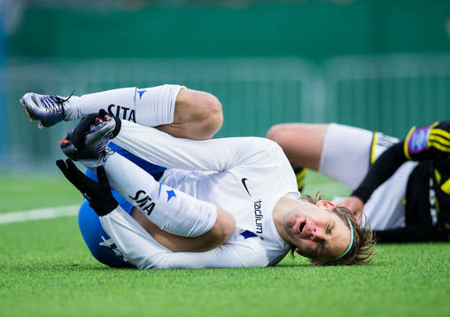 Norrköpings Christoffer Nyman ser ut att ha ont