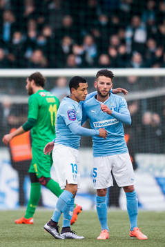 Malmö FFs Yoshimar Yotún och Tobias Sana jublar