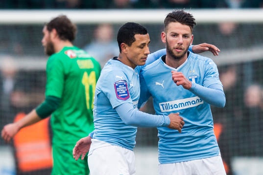 Malmö FFs Yoshimar Yotún och Tobias Sana jublar