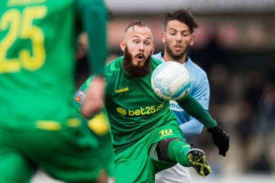 Bröndbys Magnus Eriksson och Malmö FFs Erdal Rakip