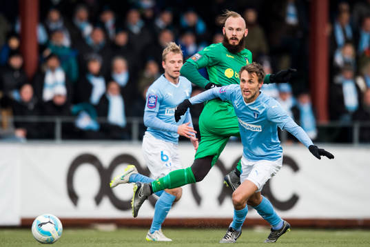 Bröndbys Magnus Eriksson och Malmö FFs Oscar Lewicki och