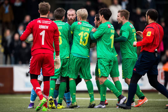 Bröndbys spelare är irriterade på Malmö FFs Jo Inge