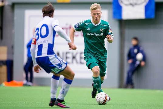Stabaeks Emil Ekblom mot IFK Göteborgs Mattias Bjärsmyr
