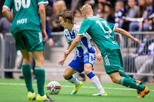 Stabaeks Eirik Haugstad mot IFK Göteborgs Patrik Karlsson