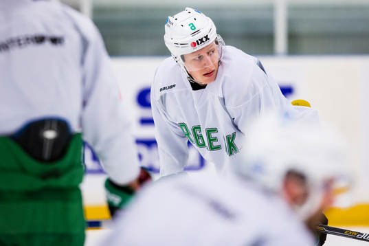 Rögles Jesper Williamsson ser bekymrad ut