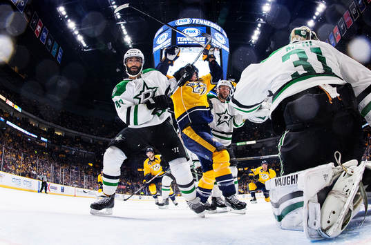 Dallas Johnny Oduya håller undan Nashvilles Mike Fisher