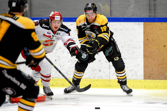 Panterns Jakob Karlsson och Almtunas Henrik Rommel