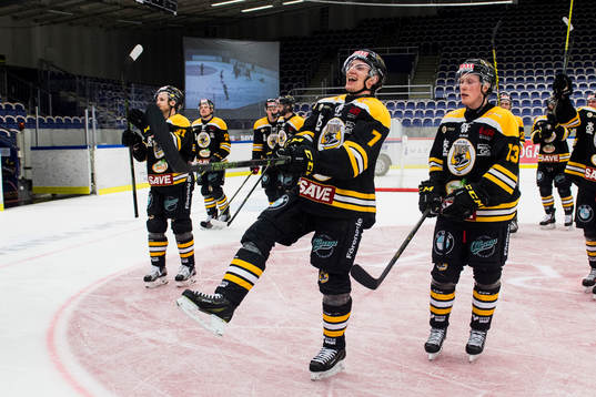 Panterns Filip Windlert och Kalle Östman jublar mot