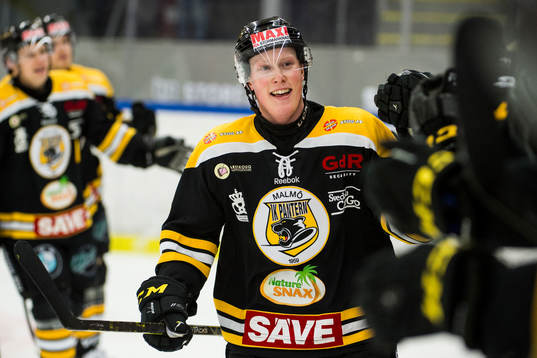 Panterns Kalle Östman jublar