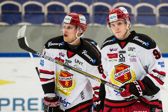 Almtunas Karl Pearson och Daniel Ljunggren deppar
