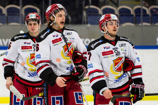 Almtunas Per Svensson, Karl Pearson och Oscar Milton deppar