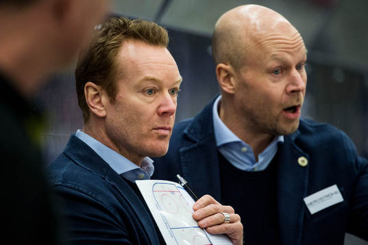 Almtunas tränare Niklas Eriksson och assisterande tränare