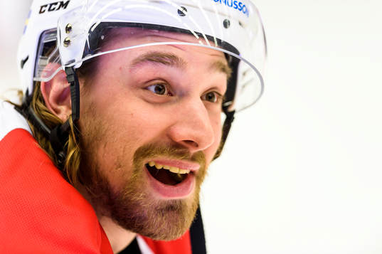 Malmö Redhawks Andreas Thuresson på uppvärmningen