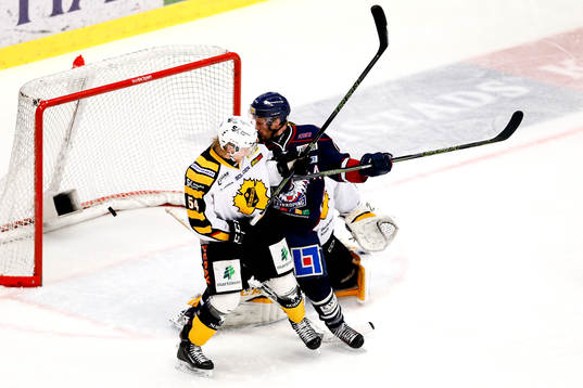 Linköpings Gustav Forsling (ej i bild) gör 1-0