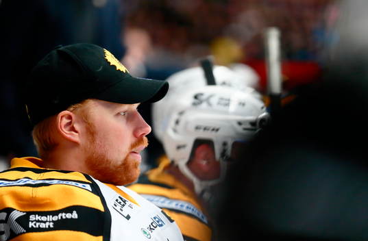 Skellefteås målvakt Erik Hanses utbytt
