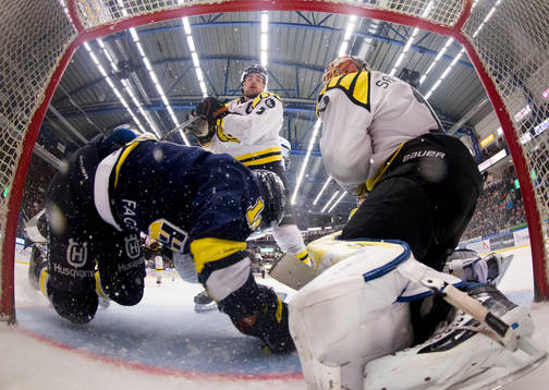 s Martin Thörnberg mot Brynäs Lukas Kilström och