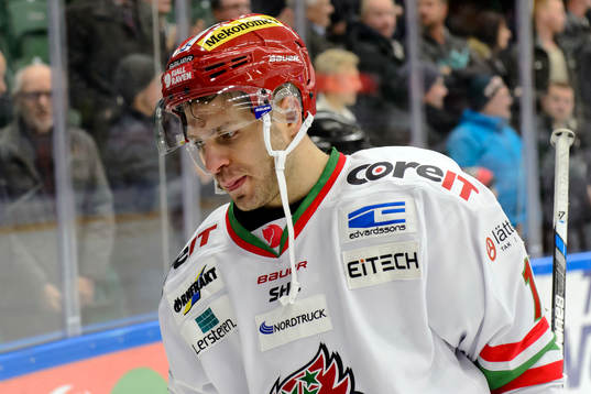 Modos Patrick Dwyer deppar när han lämnar isen