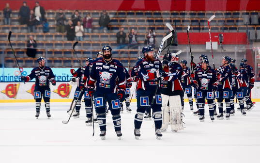 Linköpings spelare med Daniel Rahimi och Jonas Junland