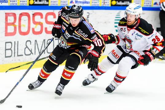 Luleås Toni Rajala och Malmö Redhawks Jens Olsson
